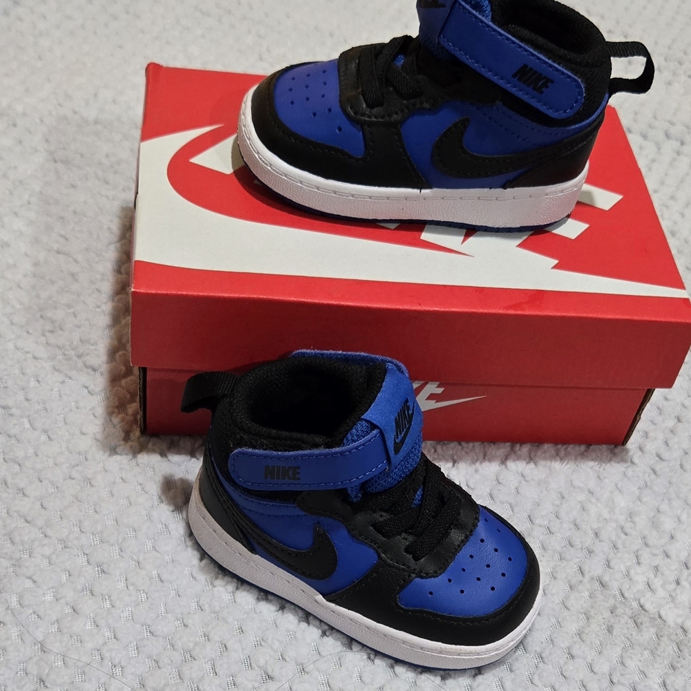 Nike Kids Blue and Black Sneakers